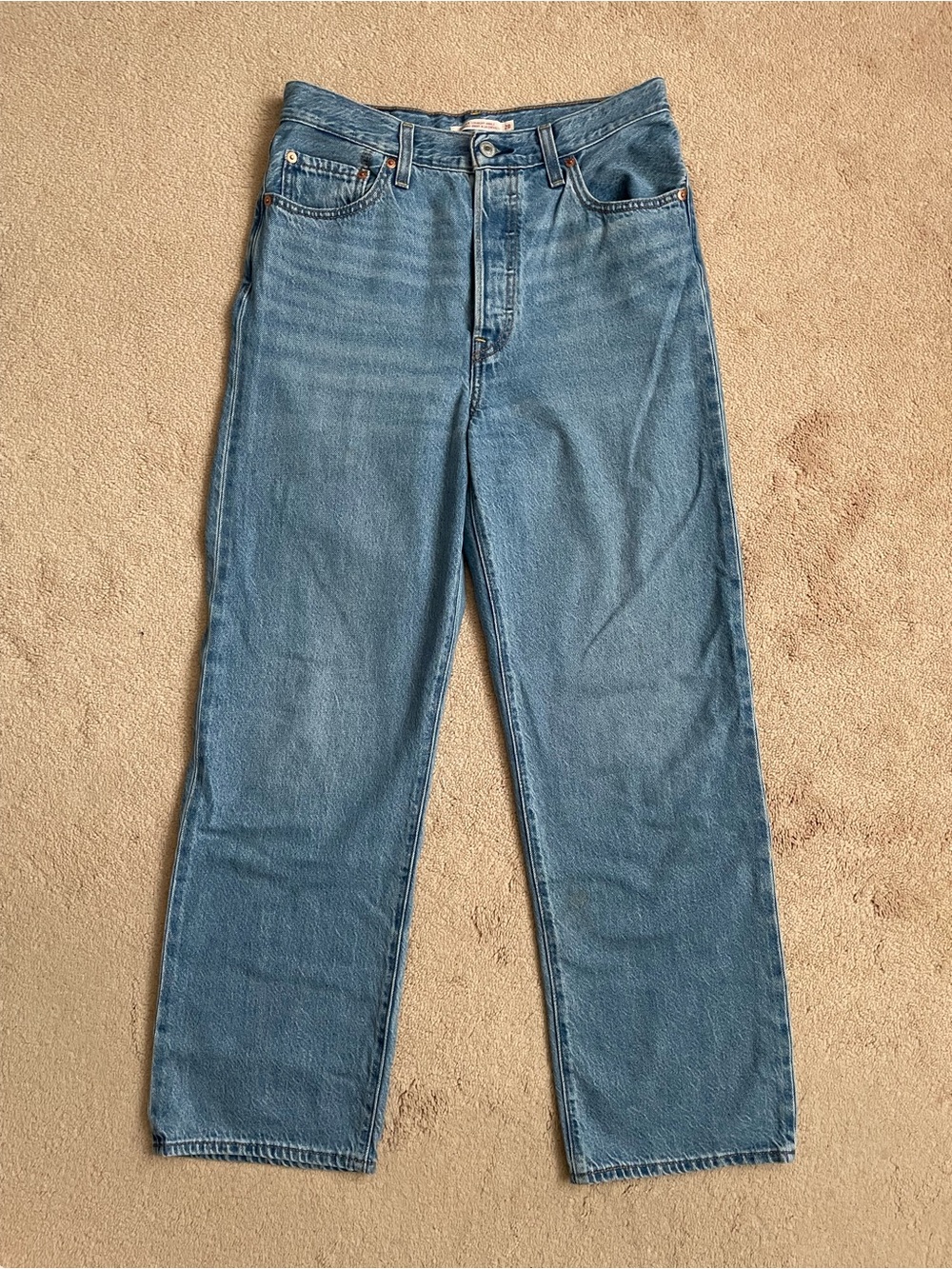 Levi's Women's Ribcage Straight Ankle Jeans in Light Indigo Denim